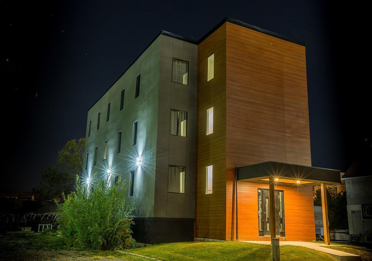 Clifton Hill Condos 4a Apartment